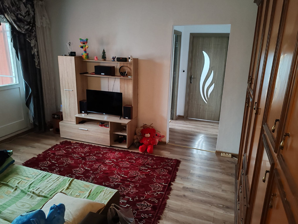 Cornisa, 2 camere cu 50 mp utili, centrala proprie, langa Universitate