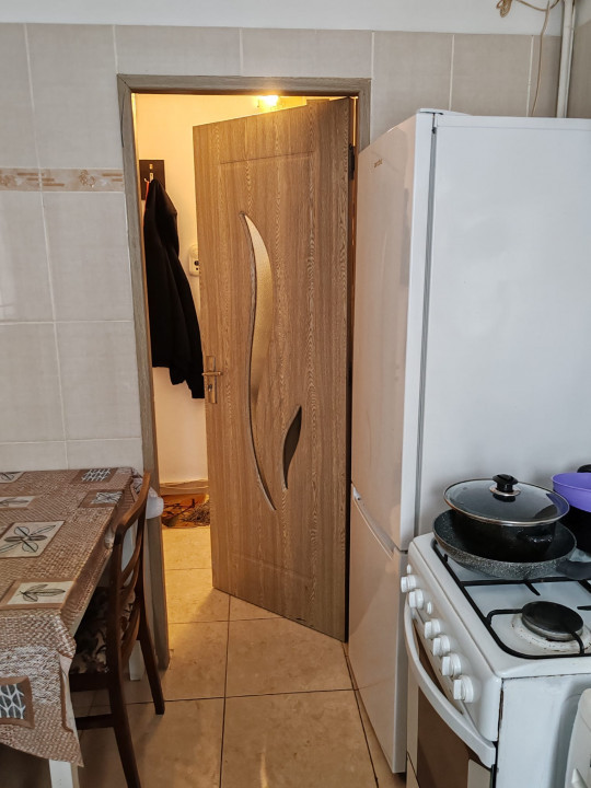 Cornisa, 2 camere cu 50 mp utili, centrala proprie, langa Universitate