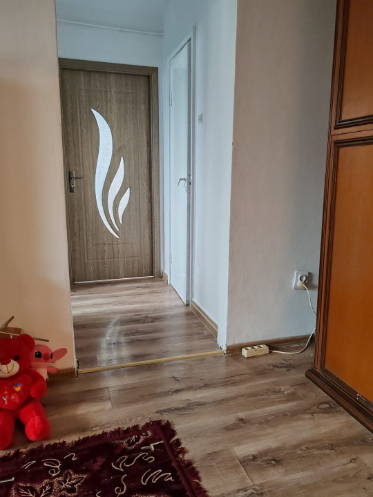 Cornisa, 2 camere cu 50 mp utili, centrala proprie, langa Universitate