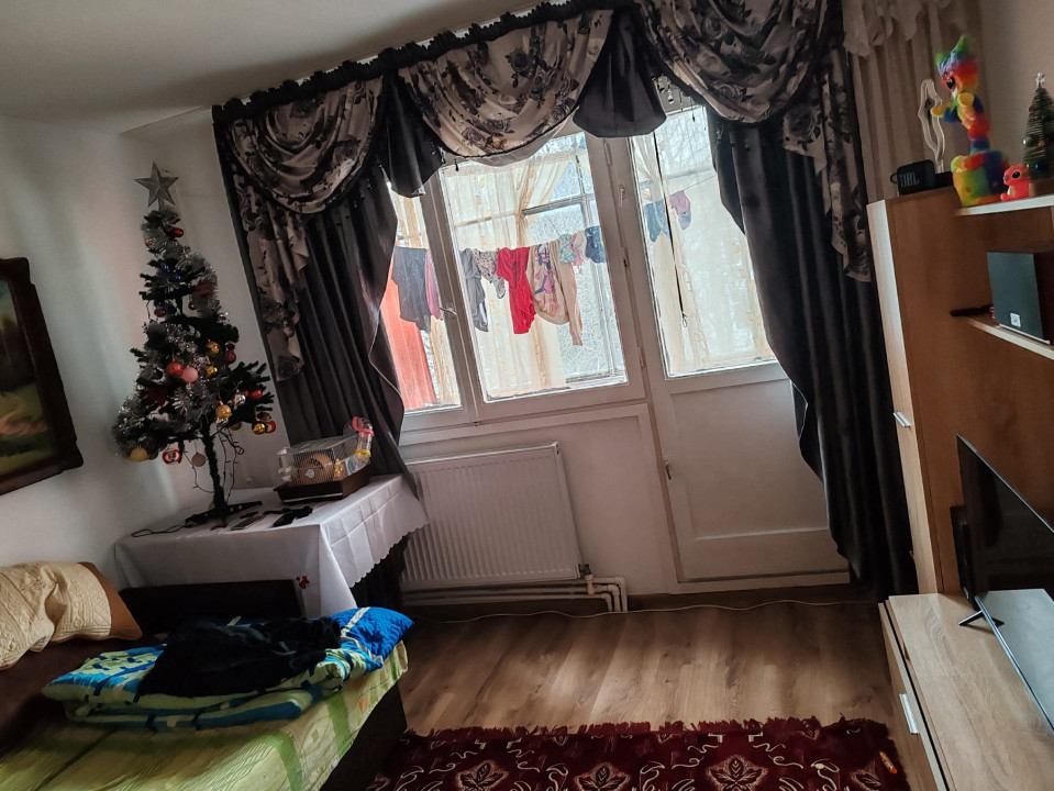 Cornisa, 2 camere cu 50 mp utili, centrala proprie, langa Universitate