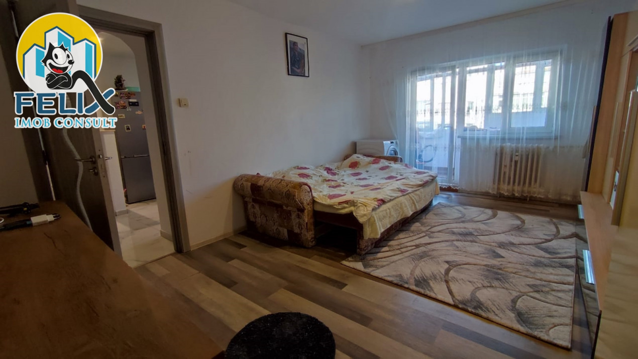 Apartament cu doua camere decomandat, bucatarie model XXL, etaj intermediar