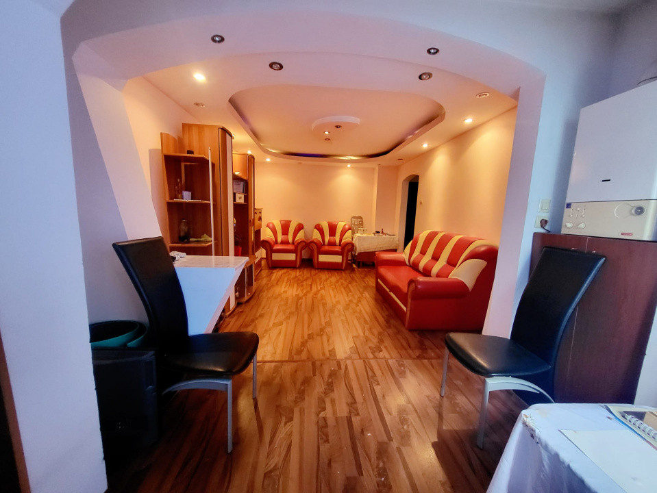 Cartier Neagoe Voda - Martiri, Apartament 3 cam Decomandat, etaj 1/4, bloc 1988