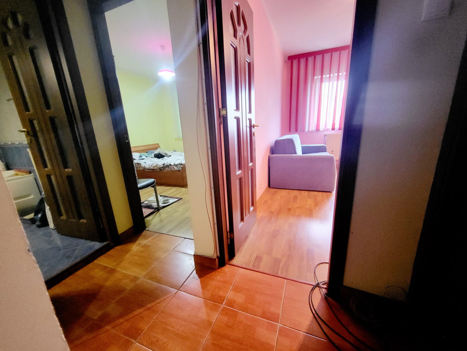 Cartier Neagoe Voda - Martiri, Apartament 3 cam Decomandat, etaj 1/4, bloc 1988