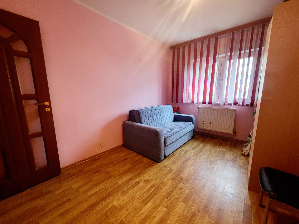 Cartier Neagoe Voda - Martiri, Apartament 3 cam Decomandat, etaj 1/4, bloc 1988