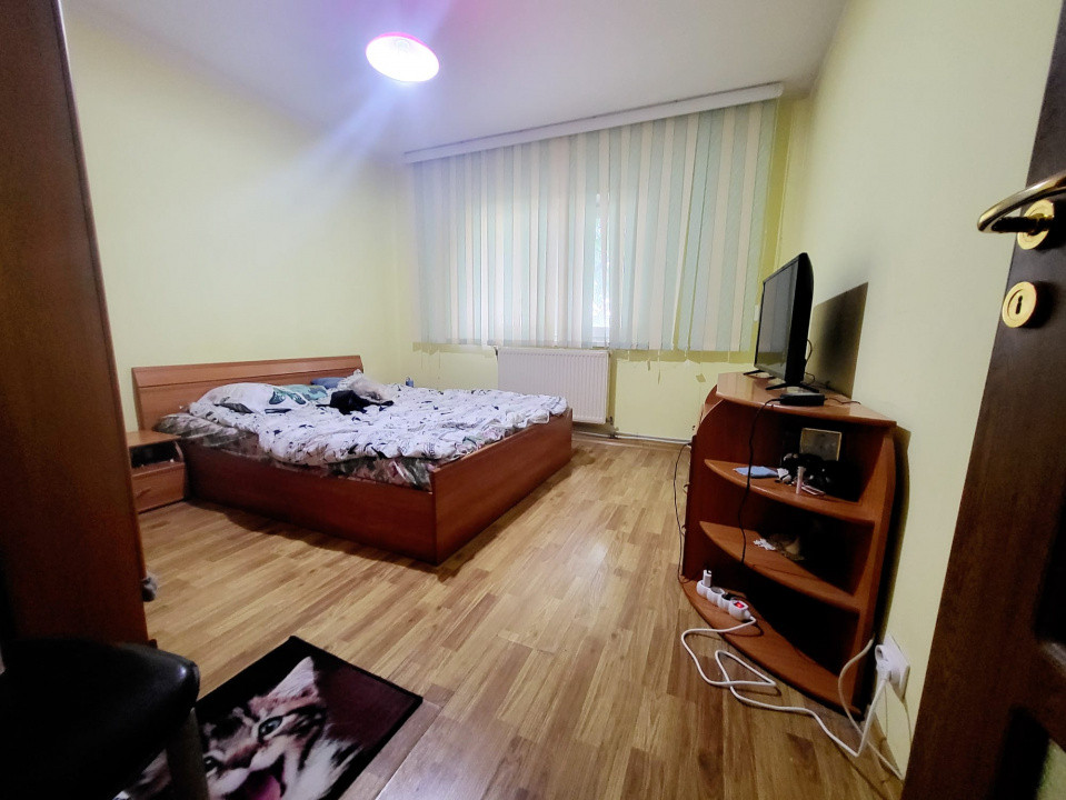 Cartier Neagoe Voda - Martiri, Apartament 3 cam Decomandat, etaj 1/4, bloc 1988