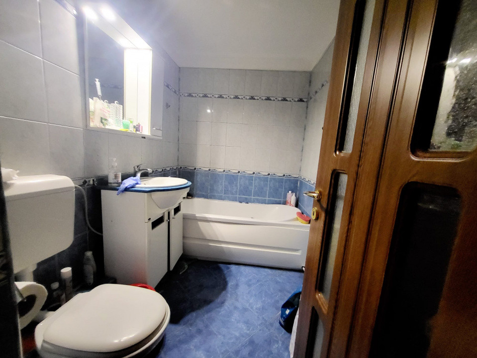 Cartier Neagoe Voda - Martiri, Apartament 3 cam Decomandat, etaj 1/4, bloc 1988