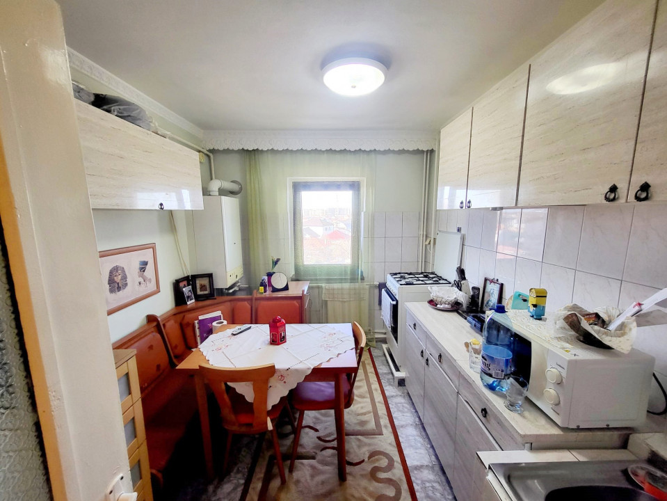 Apartament 3 camere, decomandat – Str. Mioriței, lângă Tipografie, etaj 3/4