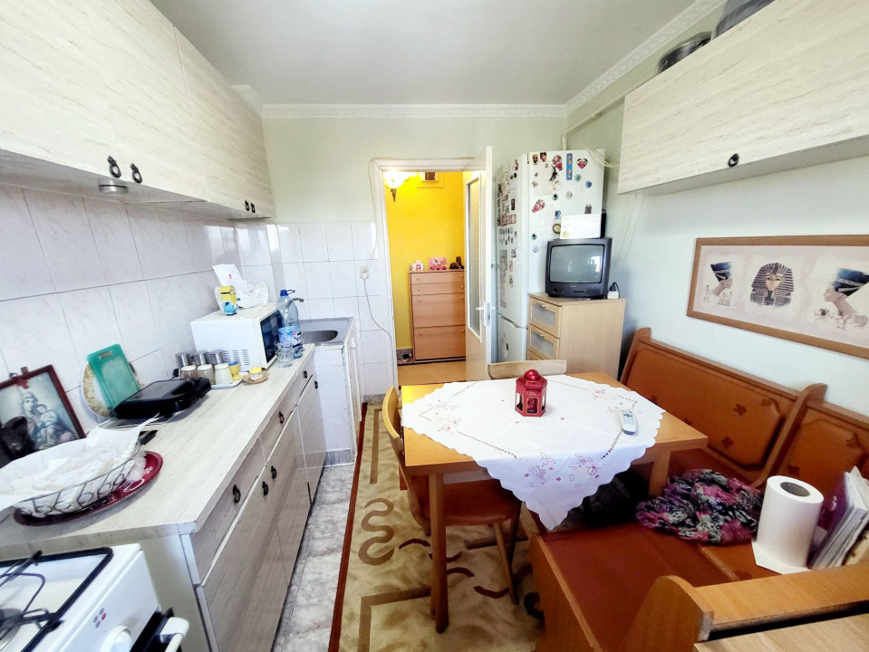 Apartament 3 camere, decomandat – Str. Mioriței, lângă Tipografie, etaj 3/4