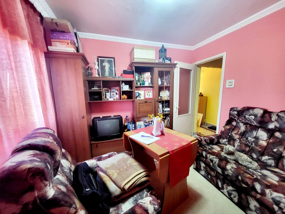Apartament 3 camere, decomandat – Str. Mioriței, lângă Tipografie, etaj 3/4