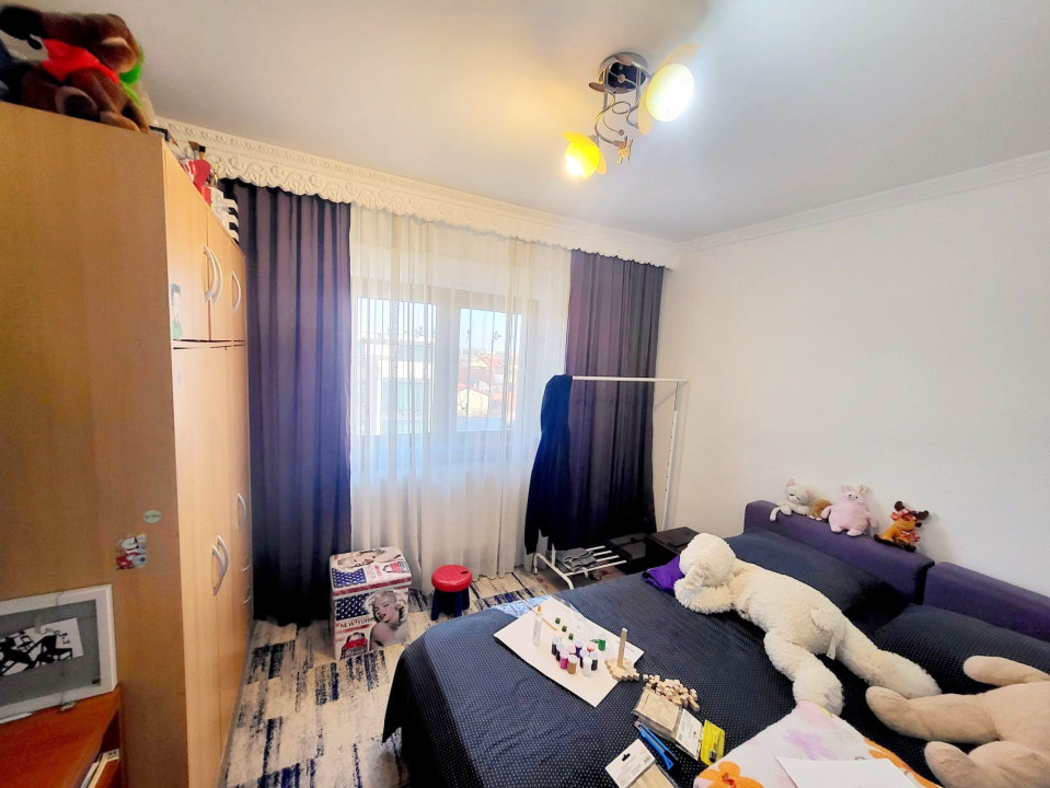 Apartament 3 camere, decomandat – Str. Mioriței, lângă Tipografie, etaj 3/4