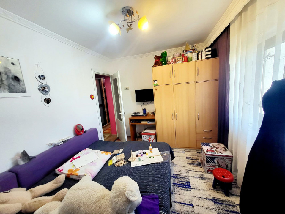Apartament 3 camere, decomandat – Str. Mioriței, lângă Tipografie, etaj 3/4