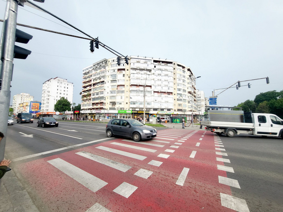Spatiu comercial - 101mp, stradal, trafic pietonal intens - Republicii Potcoava