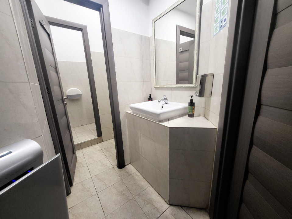 Spatiu comercial - 101mp, stradal, trafic pietonal intens - Republicii Potcoava