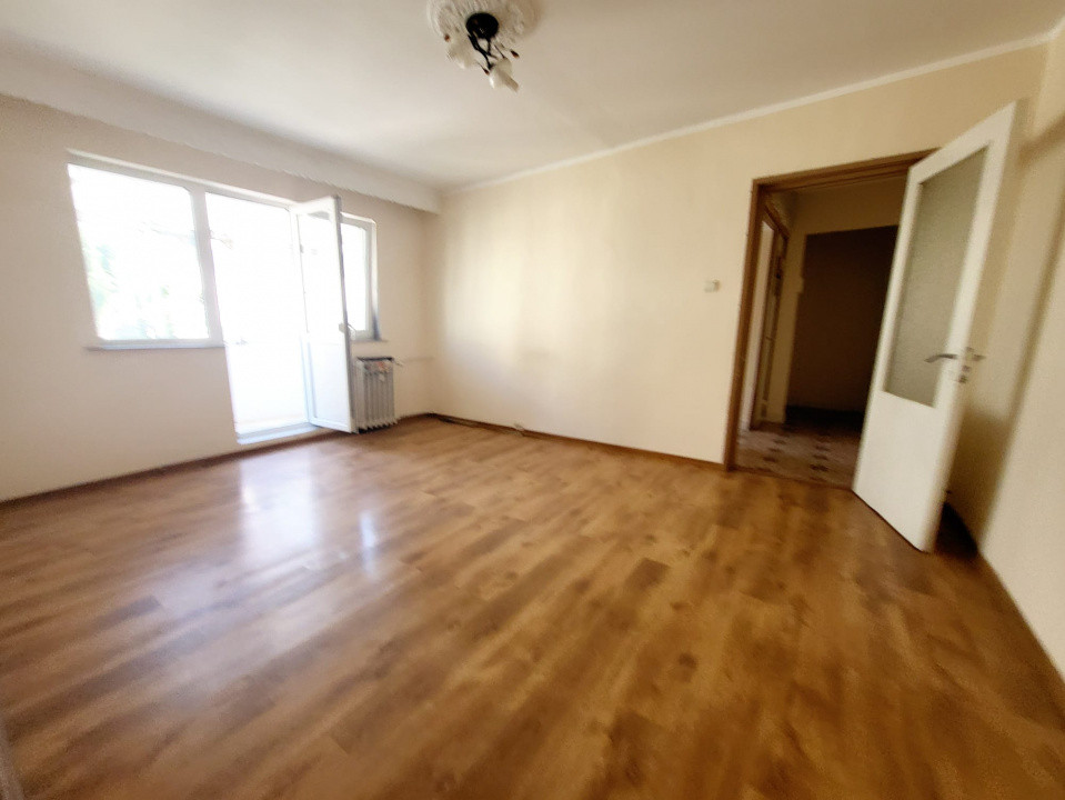 Cascada, Apartament 3 camere, etaj 2/4 + balcon, Bloc 1980, izolat