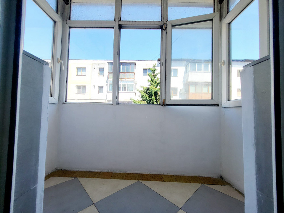 Cascada, Apartament 3 camere, etaj 2/4 + balcon, Bloc 1980, izolat