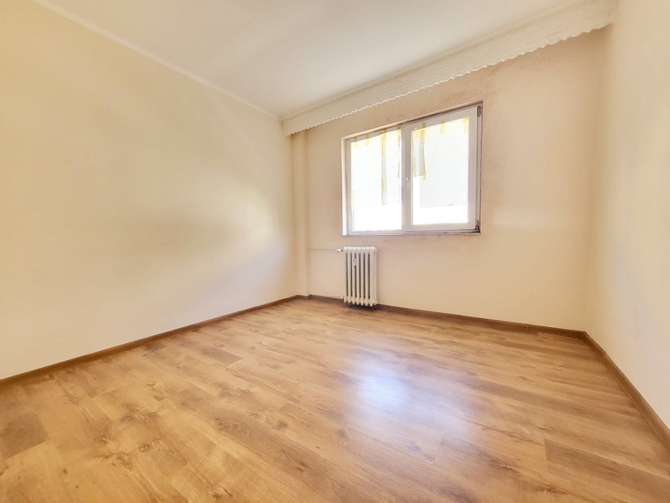 Cascada, Apartament 3 camere, etaj 2/4 + balcon, Bloc 1980, izolat