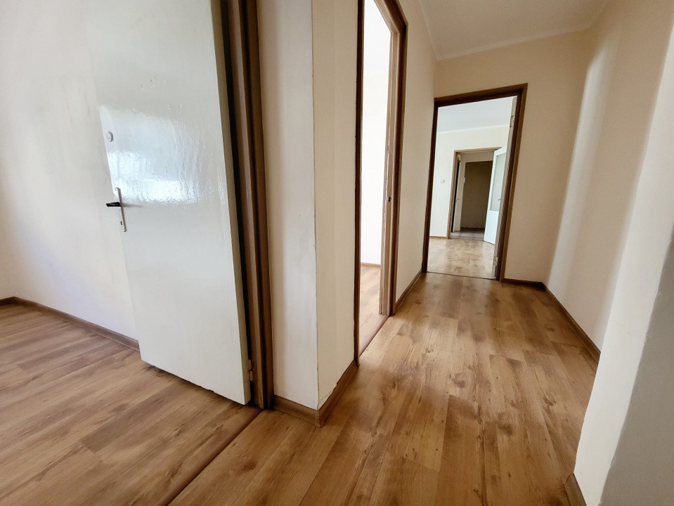 Cascada, Apartament 3 camere, etaj 2/4 + balcon, Bloc 1980, izolat