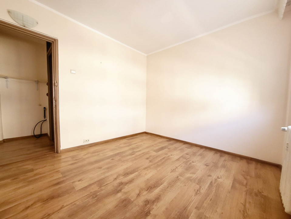 Cascada, Apartament 3 camere, etaj 2/4 + balcon, Bloc 1980, izolat