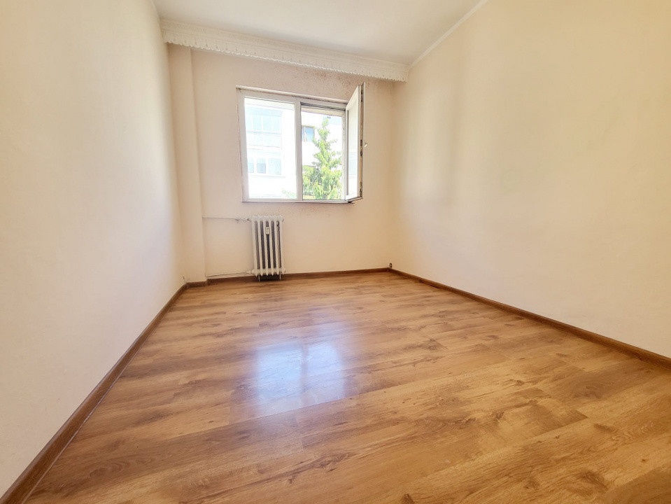 Cascada, Apartament 3 camere, etaj 2/4 + balcon, Bloc 1980, izolat