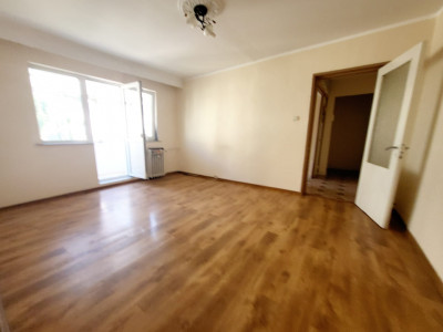 Cascada, Apartament 3 camere, etaj 2/4 + balcon, Bloc 1980, izolat