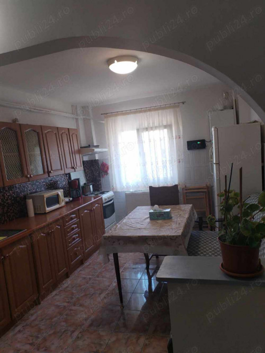 Apartament cu 2 camere decomandat, etaj 1, bucatarie mare, 62500, zona Milcov