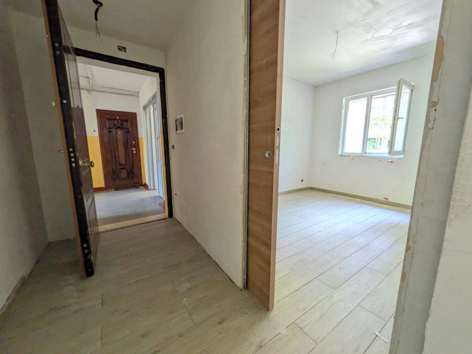 Intersectie Curtea Apel, Apart 2 Camere, parter Stradal + balcon, 85% renovat