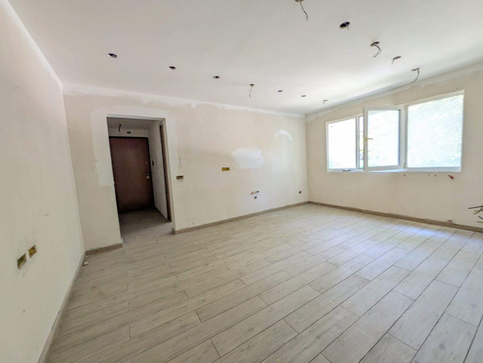 Intersectie Curtea Apel, Apart 2 Camere, parter Stradal + balcon, 85% renovat