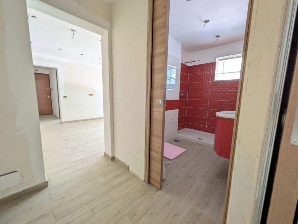 Intersectie Curtea Apel, Apart 2 Camere, parter Stradal + balcon, 85% renovat