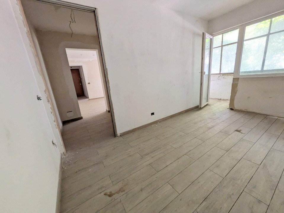 Intersectie Curtea Apel, Apart 2 Camere, parter Stradal + balcon, 85% renovat