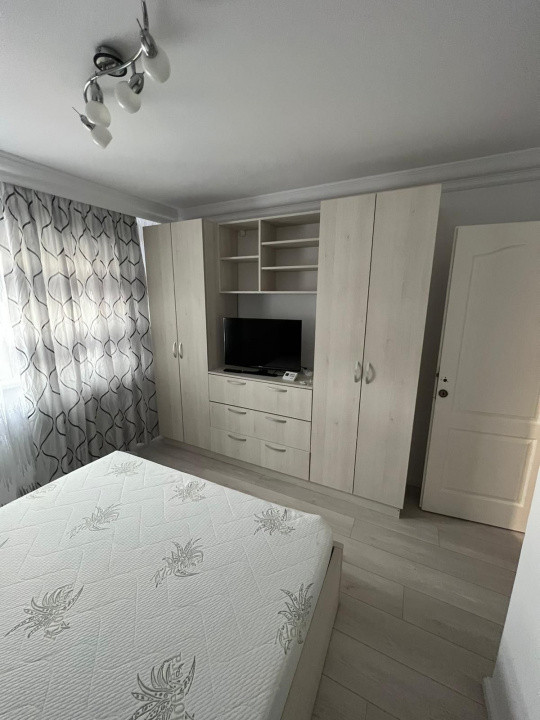 Arena Mall - Apartament 3 camere decomandat, Renovat si Mobilat, Bloc 1985