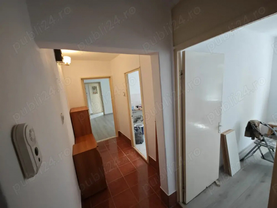Vânzare apartament 3 camere semidecomandat – etaj 3/4 – str. Republicii, Bacău