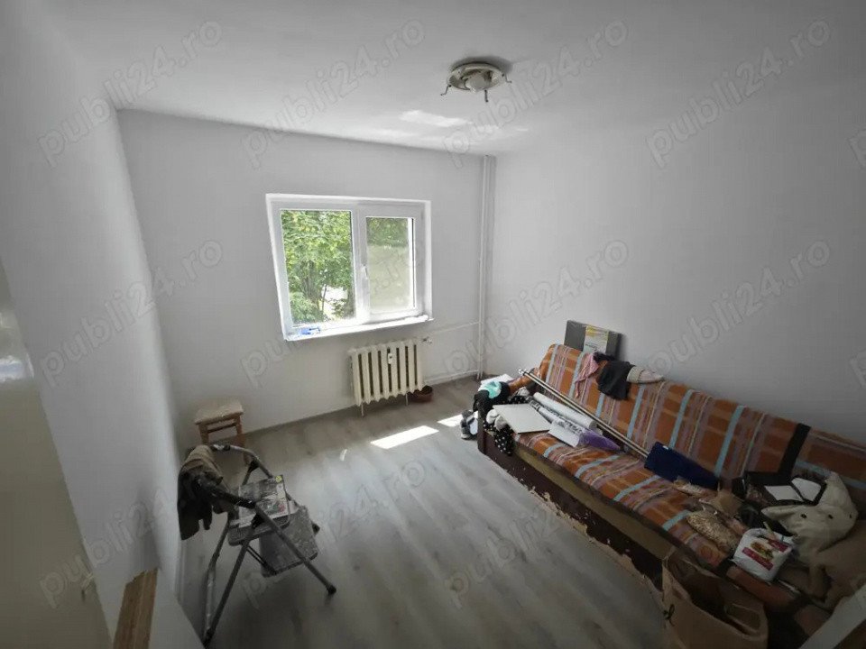 Vânzare apartament 3 camere semidecomandat – etaj 3/4 – str. Republicii, Bacău