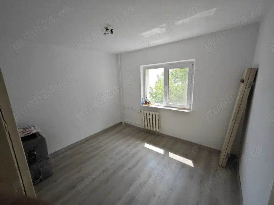 Vânzare apartament 3 camere semidecomandat – etaj 3/4 – str. Republicii, Bacău