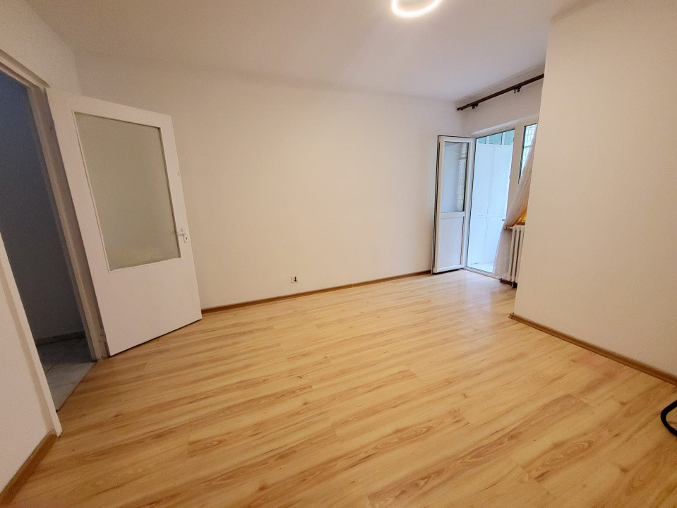 Banca Nationala - Garsoniera cu baie, bucatarie si balcon, parter