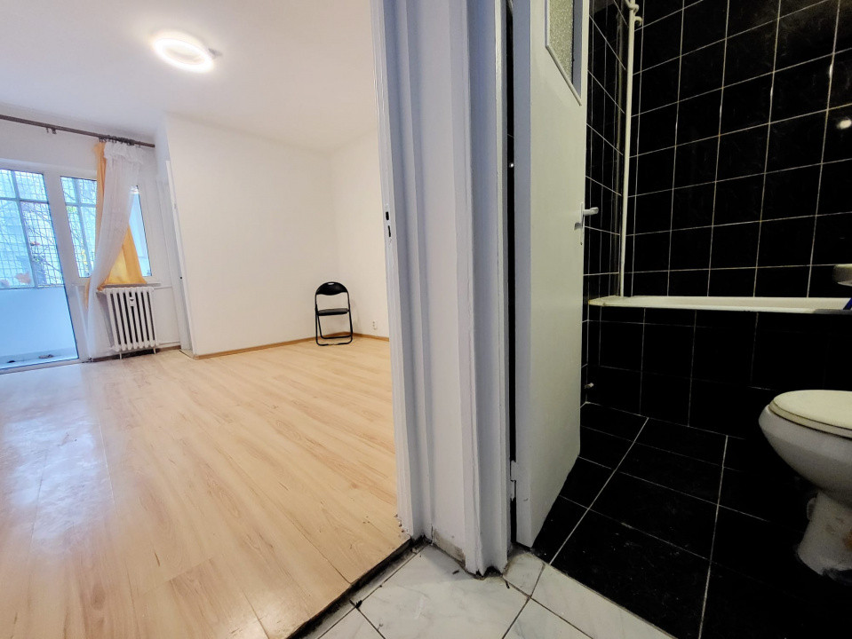 Banca Nationala - Garsoniera cu baie, bucatarie si balcon, parter