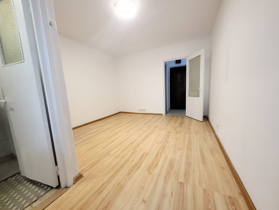 Banca Nationala - Garsoniera cu baie, bucatarie si balcon, parter