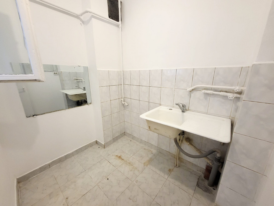 Banca Nationala - Garsoniera cu baie, bucatarie si balcon, parter