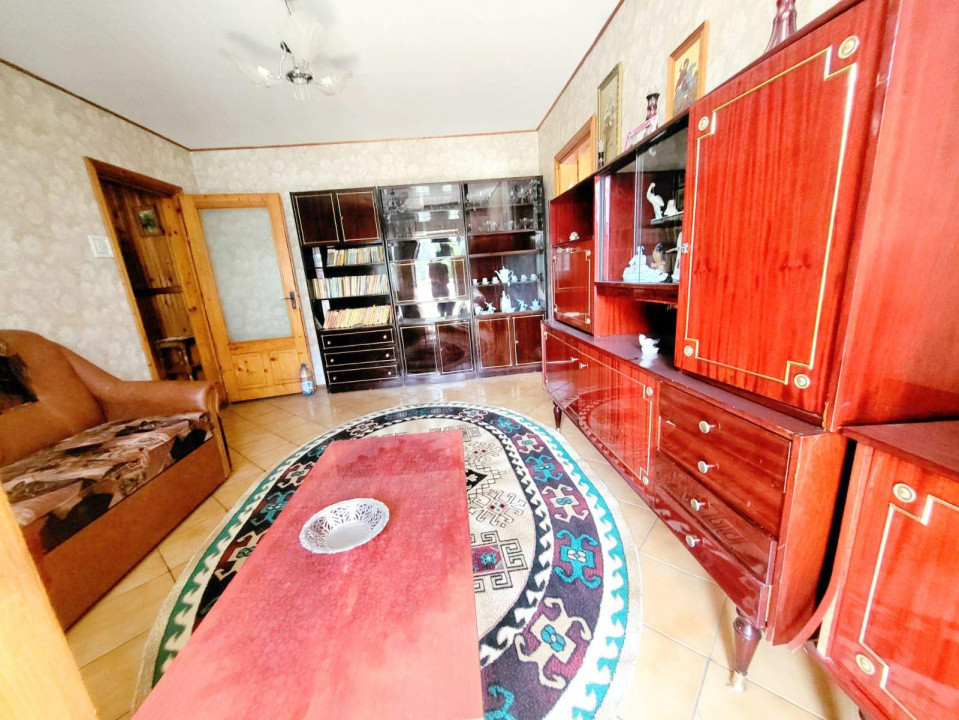 Republicii -Apartament 3 camere, etaj 2/4, bloc 1982, spatios, centrala