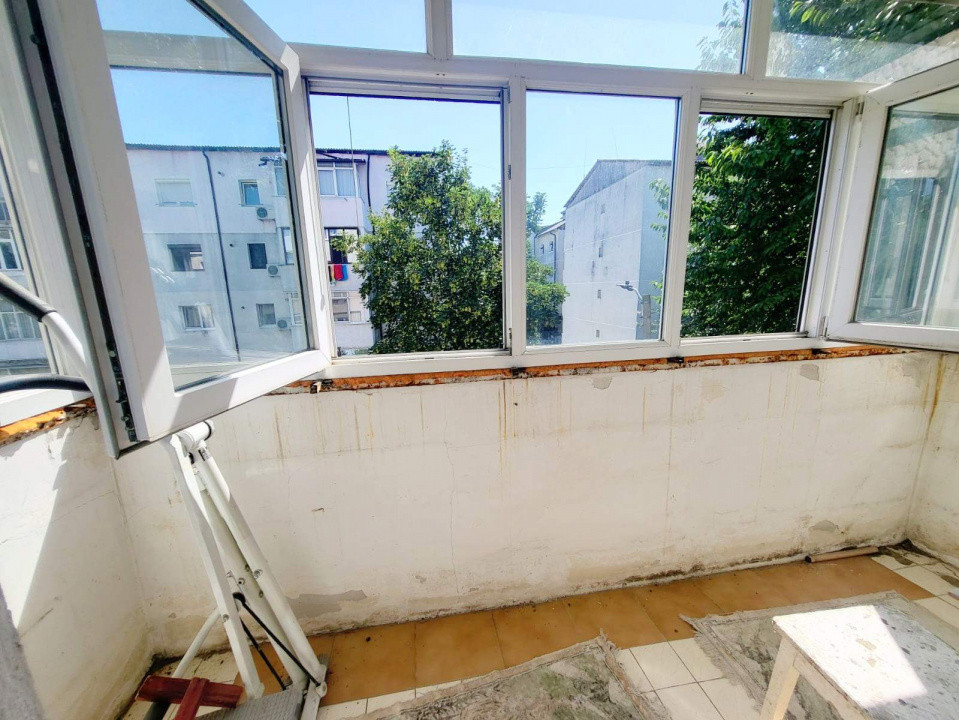 Republicii -Apartament 3 camere, etaj 2/4, bloc 1982, spatios, centrala