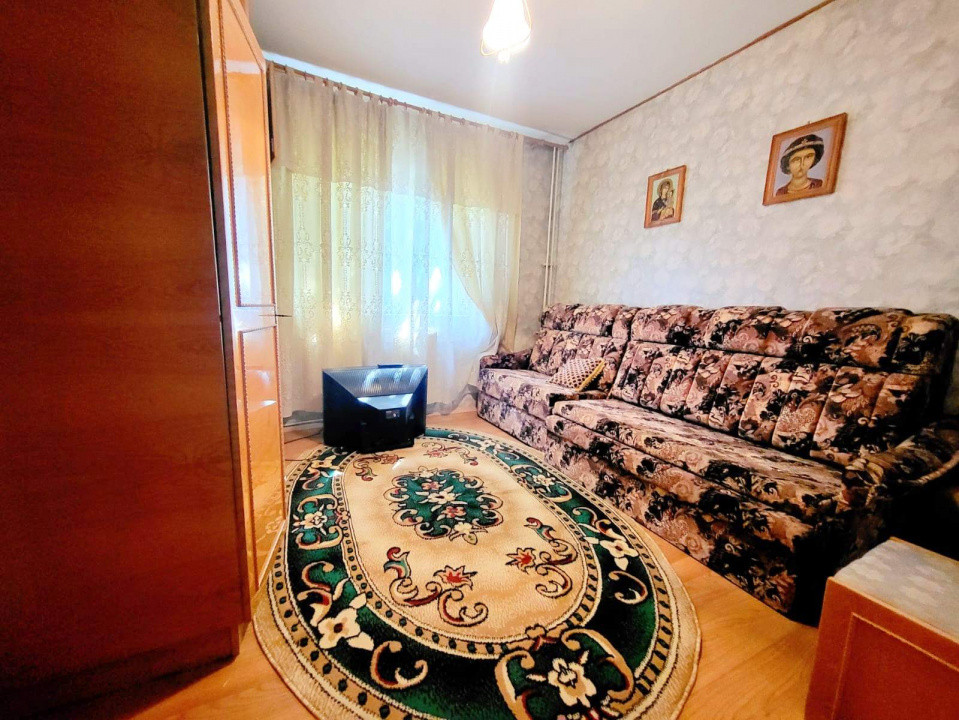 Republicii -Apartament 3 camere, etaj 2/4, bloc 1982, spatios, centrala