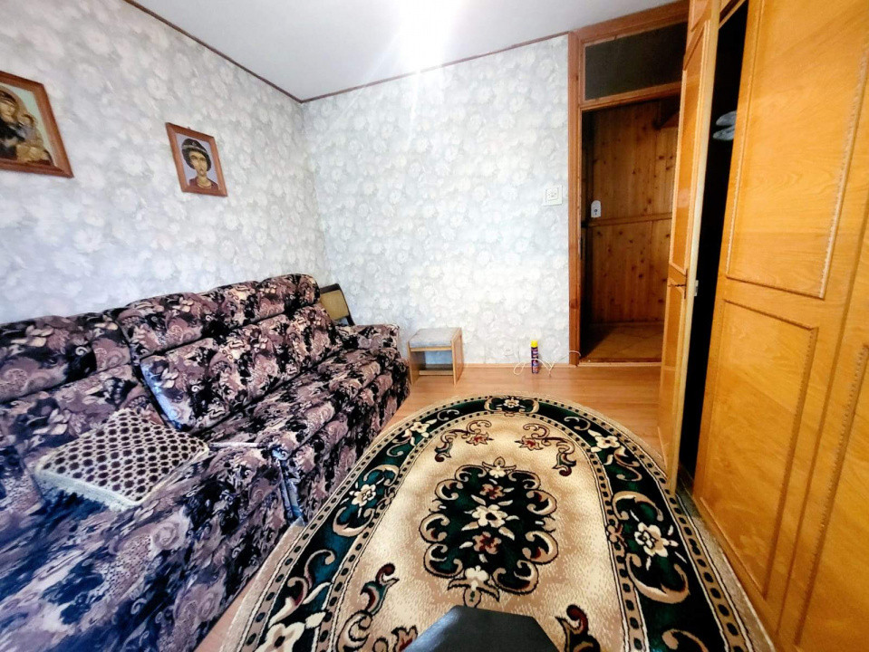 Republicii -Apartament 3 camere, etaj 2/4, bloc 1982, spatios, centrala