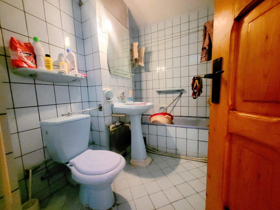 Republicii -Apartament 3 camere, etaj 2/4, bloc 1982, spatios, centrala