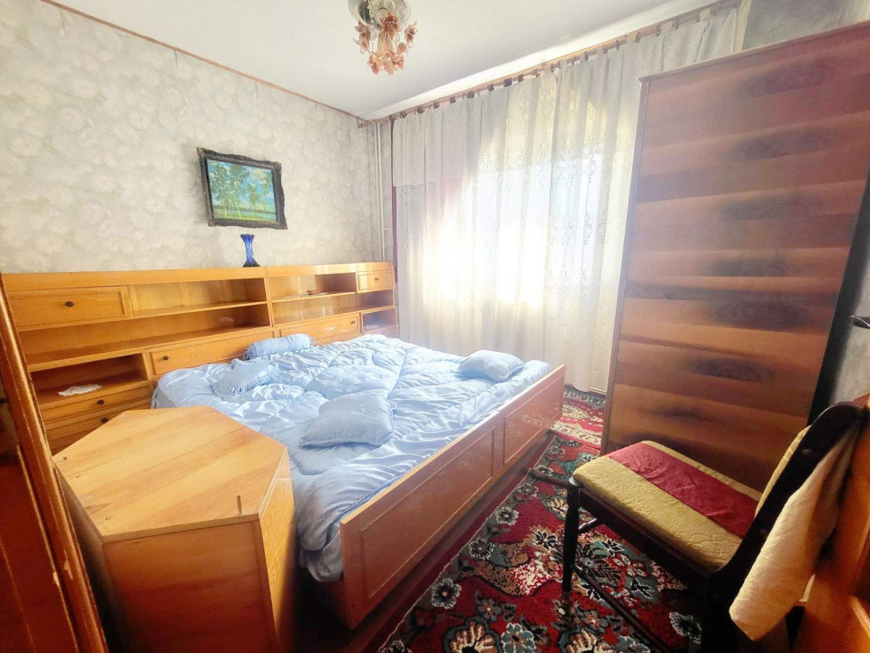 Republicii -Apartament 3 camere, etaj 2/4, bloc 1982, spatios, centrala