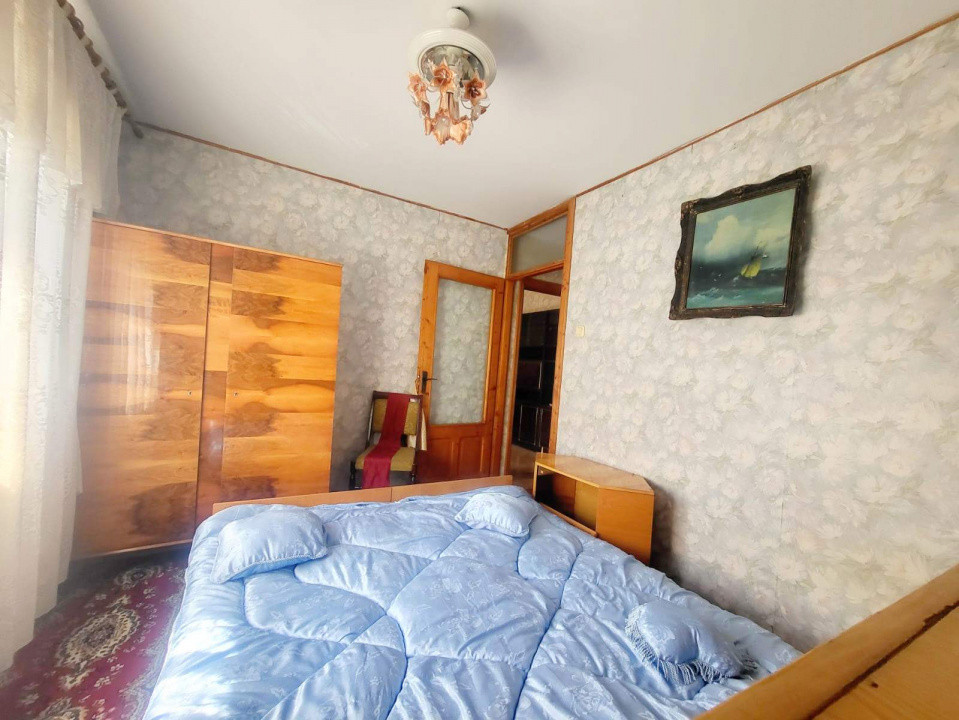 Republicii -Apartament 3 camere, etaj 2/4, bloc 1982, spatios, centrala