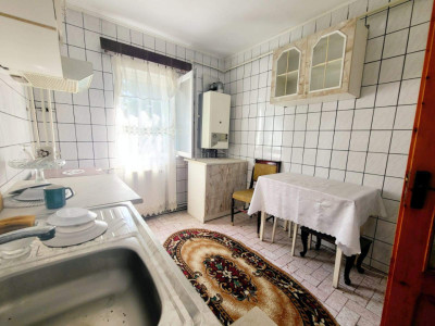 Republicii -Apartament 3 camere, etaj 2/4, bloc 1982, spatios, centrala