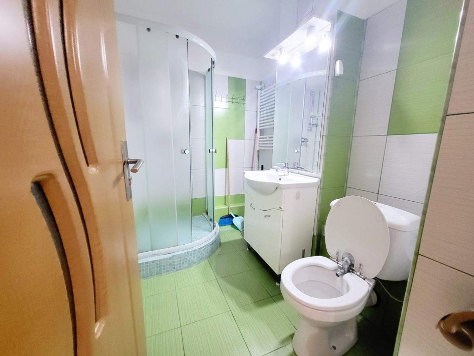 Apartament 3 camere (transformat) – Zona Mioriței – OMV Petrom, etaj 2/4, mobila