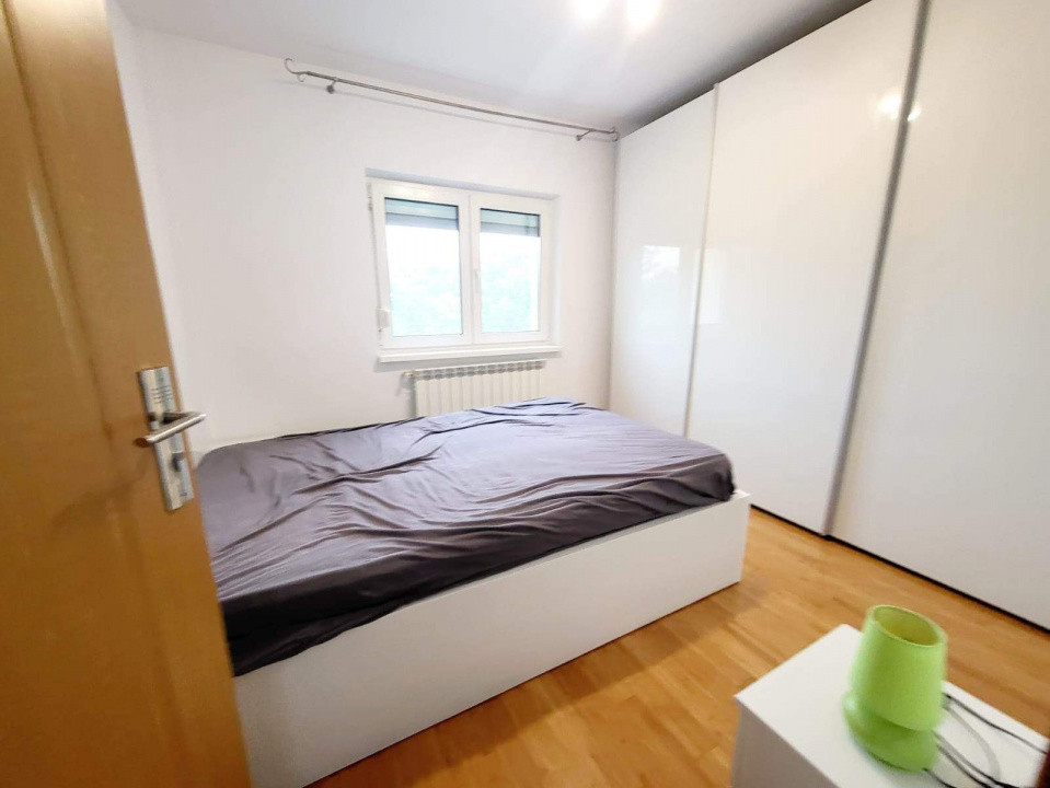 Apartament 3 camere (transformat) – Zona Mioriței – OMV Petrom, etaj 2/4, mobila