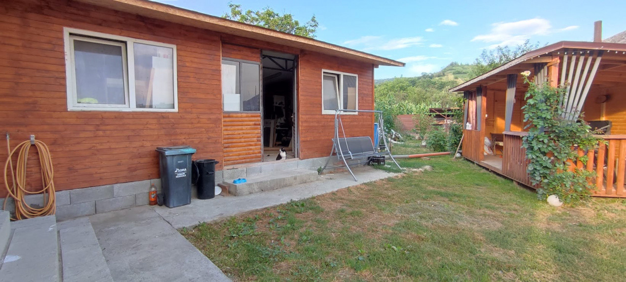 Casă din cărămidă în Gioseni – construcție 2015 | 4 camere | 850 mp teren 