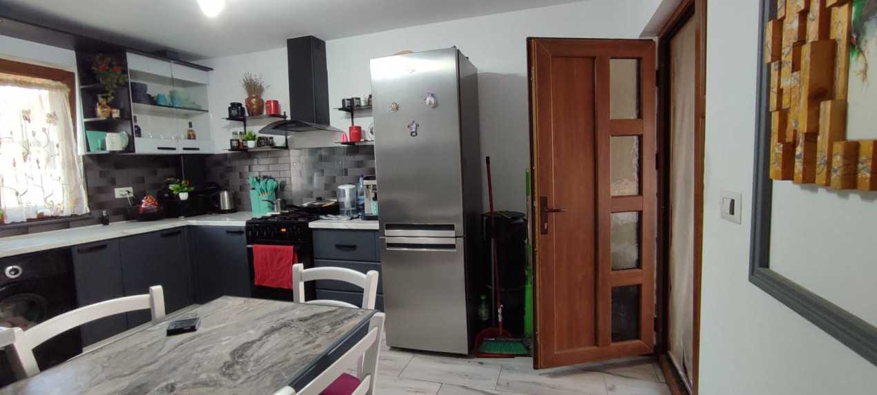Casă din cărămidă în Gioseni – construcție 2015 | 4 camere | 850 mp teren 