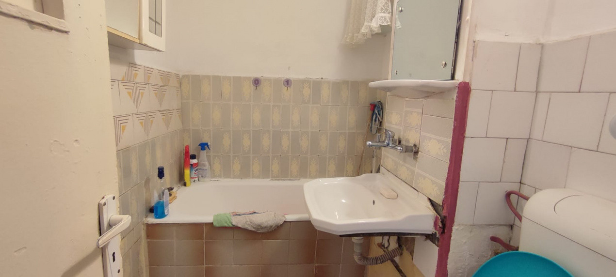 Milcov, apartament cu doua camere, aproape de statiile de autobuz, 250 euro